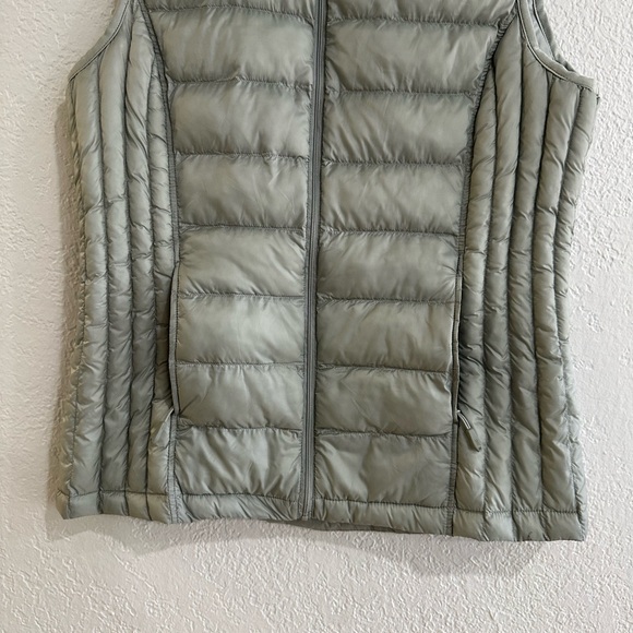 32 Degrees Heat Women’s Sage Green Lightweight Quilted Puffer Vest Size M - Picture 7 of 13